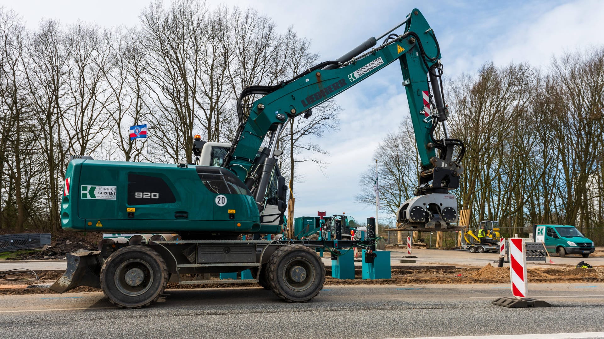 Straßenbauarbeiten am Westring in Kiel: Bei den Arbeiten wurden mehr Bäume gefällt, als erlaubt war.