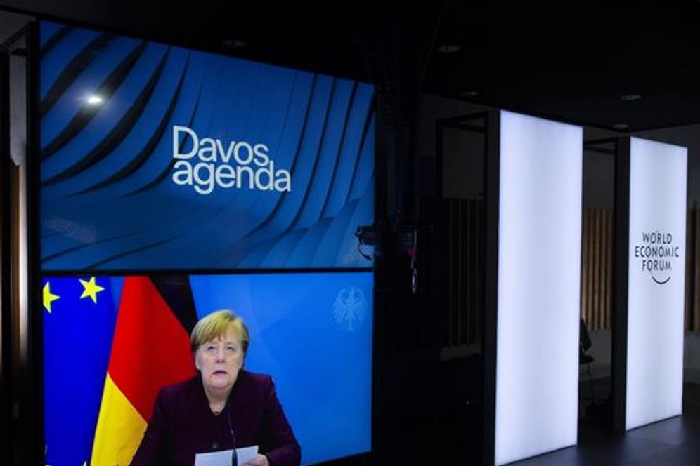 Bundeskanzlerin Angela Merkel spricht während einer Videokonferenz bei der Davos Agenda im Rahmen des Weltwirtschaftsforum.