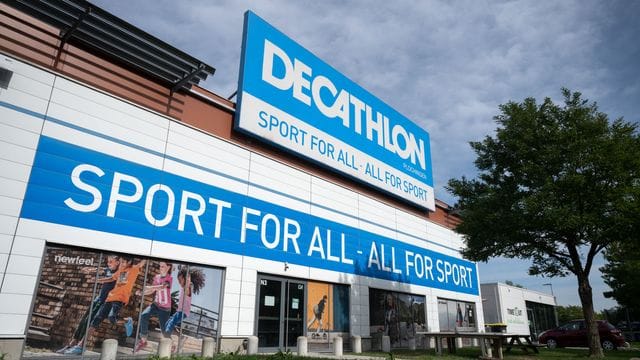 Neben LEGO und L'Oréal hat sich auch der Sportartikel-Händler Decathlon bereit erklärt, Verbraucher künftig besser über die Umweltauswirkung der Produktion zu informieren. Neben LEGO und L'Oréal hat sich auch der Sportartikel-Händler Decathlon bereit erklärt, Verbraucher künftig besser über die Umweltauswirkung der Produktion zu informieren.