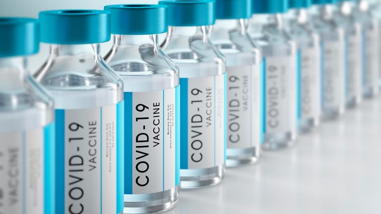 Ampullen mit dem COVID-19 Impfstoff: In Rheinland-Pfalz gibt es 31 Impfzentren für die Corona-Schutzimpfung.