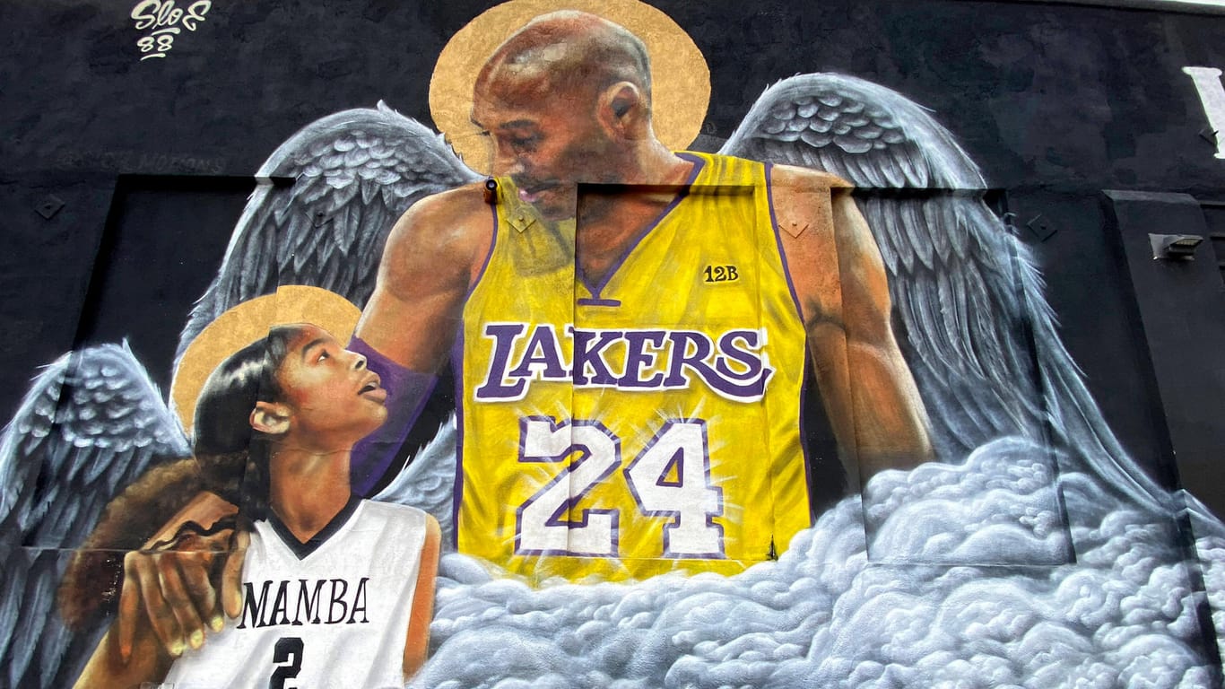 Kobe Bryant und seine Tochter Gianna: Der Basketball-Star und seine ebenfalls verunglückte Tochter wurden auf einem Straßenwandgemälde festgehalten.
