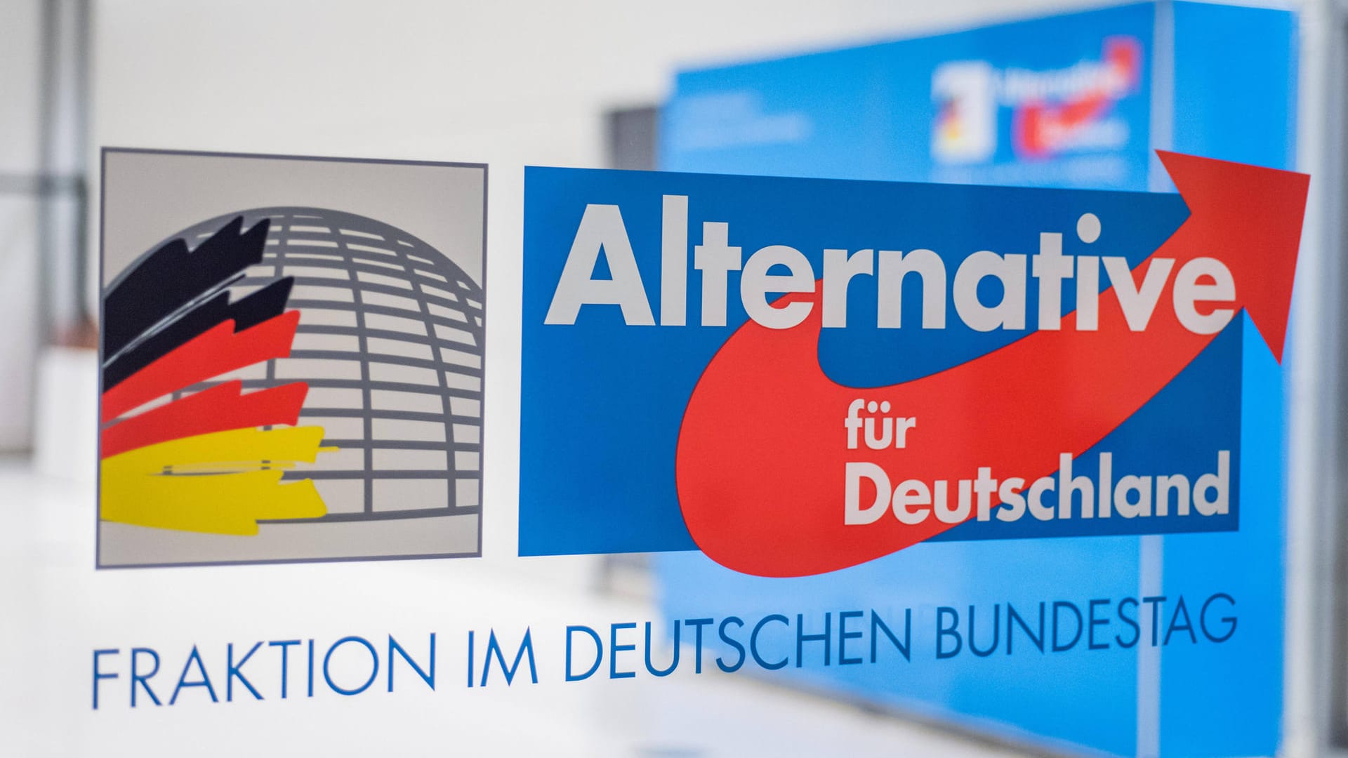 Logo der AfD: Die Partei muss einen Rückschlag im Verfahren gegen den Verfassungsschutz einstecken.