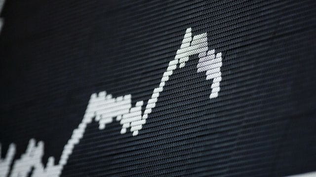 An der Börse geht es auf und ab - doch auf lange Sicht sind Gewinne wahrscheinlicher als Verluste.