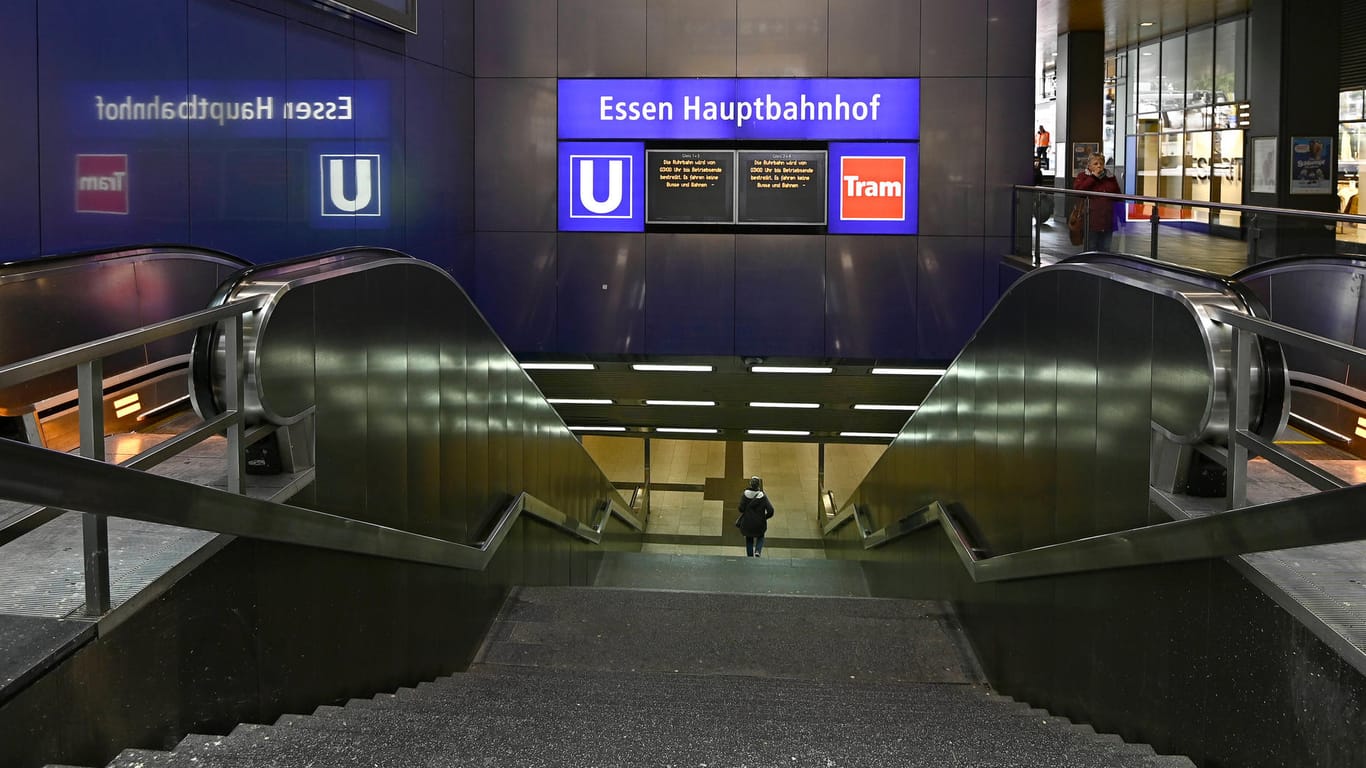 Die U-Bahnstation Essen Hauptbahnhof (Symbolbild): Ein Obdachloser ist am Essener Bahnhof misshandelt worden und nun gestorben.
