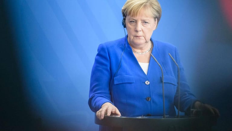 Angela Merkel 2019 bei einer Pressekonferenz: Im Besucherdienst des Bundespresseamtes soll ein Mitarbeiter jahrelang spioniert haben.