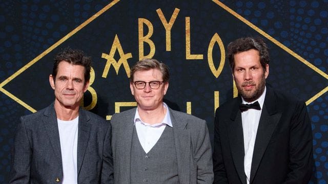 Tom Tykwer, Henk Handloegten und Achim von Borries (Archivbild): Insgesamt werden 2.000 Komparsen gesucht.