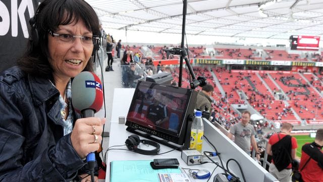 Prägte die Bundesliga-Berichterstattung im Radio viele Jahre mit: Sabine Töpperwien. Prägte die Bundesliga-Berichterstattung im Radio viele Jahre mit: Sabine Töpperwien.