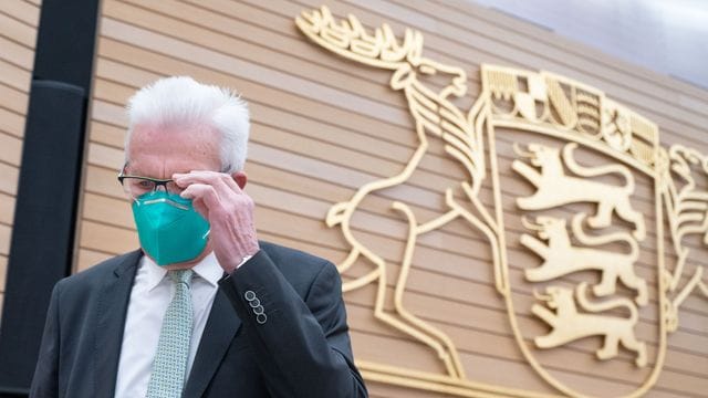 Winfried Kretschmann kommt zu einer Sitzung im Landtag