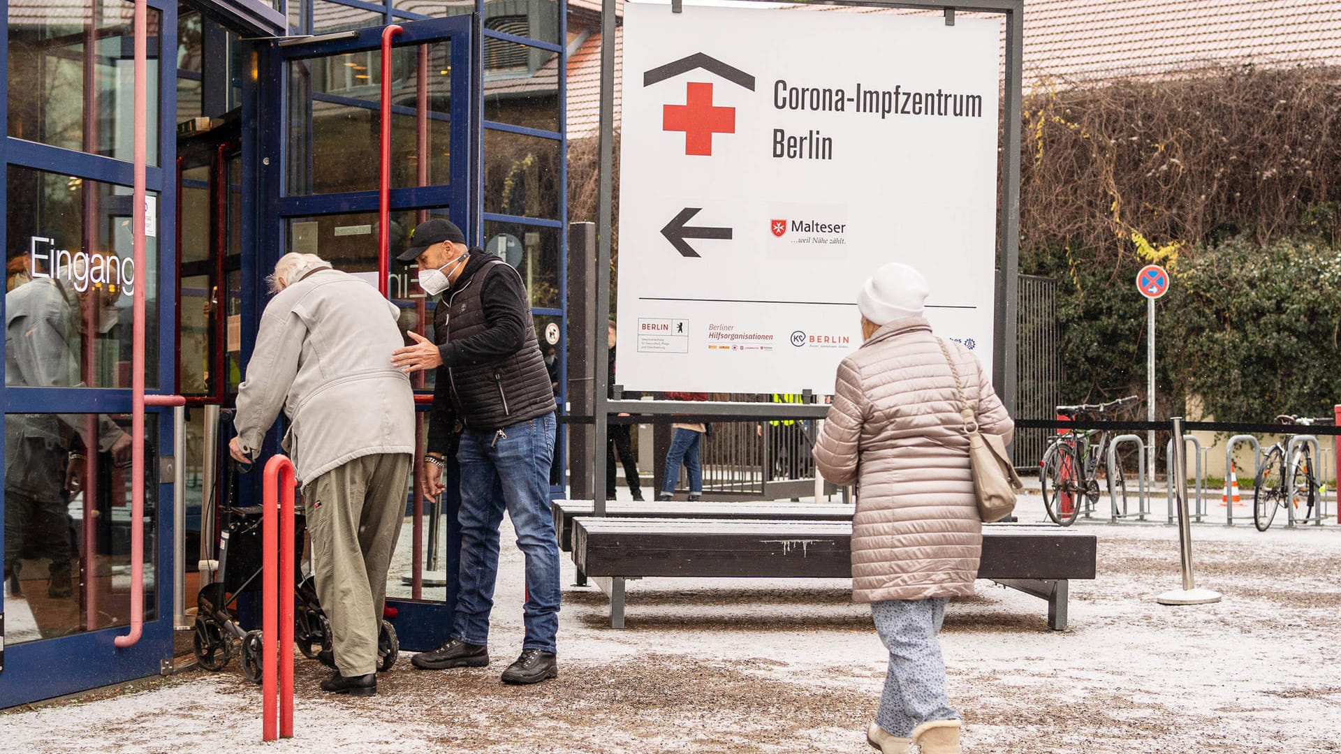 Corona-Impfzentrum: Bis zu 3.800 Menschen können auf dem Messegelände täglich bei voller Auslastung geimpft werden.