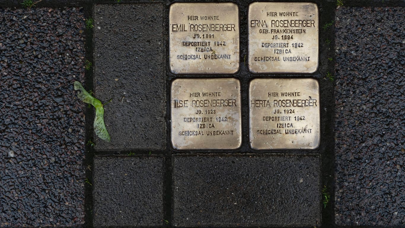 Stolpersteine in Karlsruhe (Symbolbild): Auf einer interaktiven Karte der Stadt sind 40 Erinnerungsorte verzeichnet.