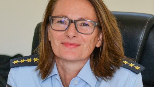 Antje Pittelkau hat es geschafft: Die 53-Jährige ist die erste deutsche Polizistin, die eine internationale Polizeimission der Europäischen Union (EU) leitet. Antje Pittelkau hat es geschafft: Die 53-Jährige ist die erste deutsche Polizistin, die eine internationale Polizeimission der Europäischen Union (EU) leitet.