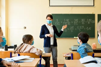 Corona-Infektionsrisiko in Schulen: US-Forscher haben Daten aus Schulen in den Vereinigten Staaten und europäischen Ländern untersucht.