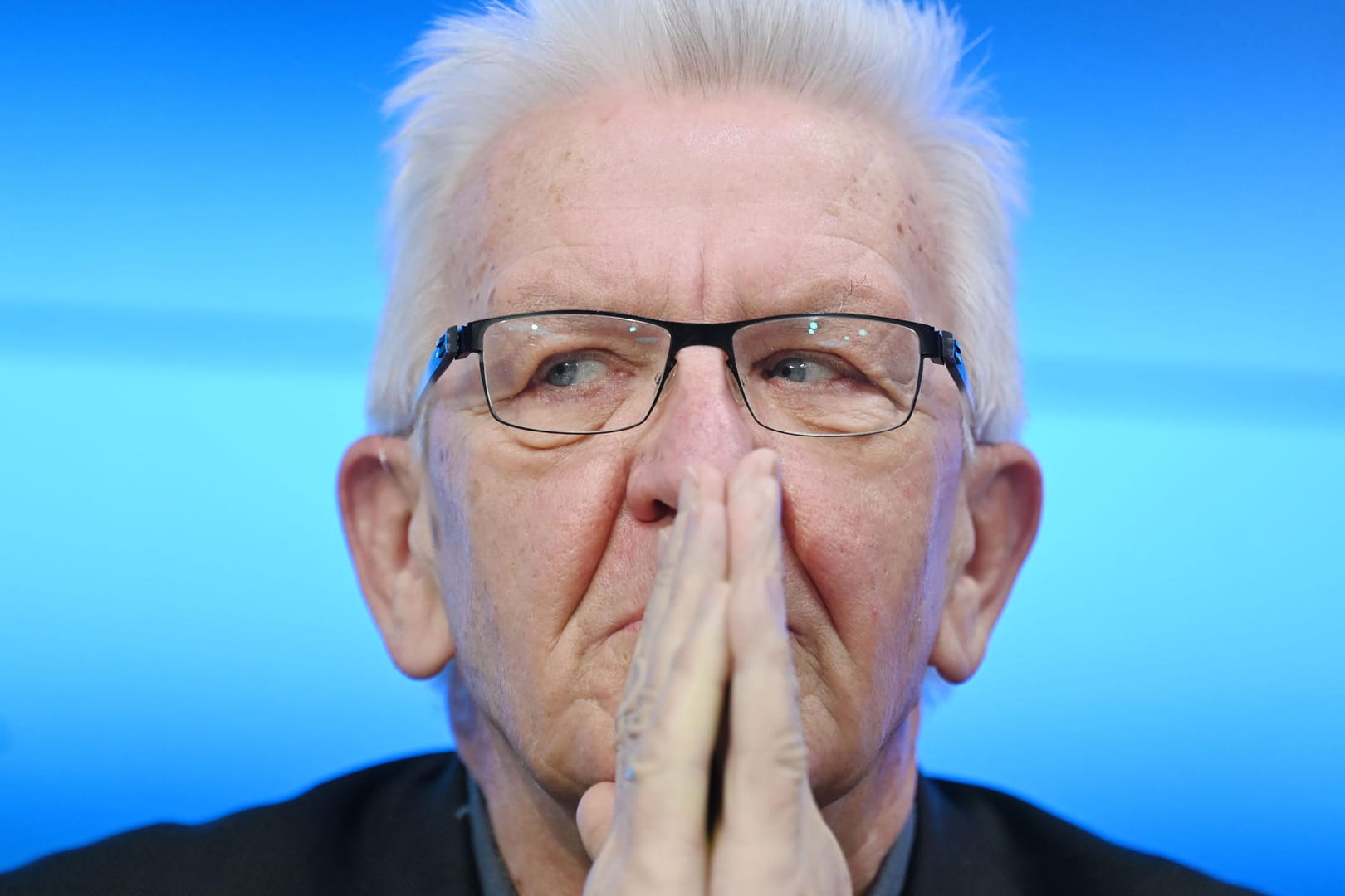 Ministerpräsident Kretschmann (Archivbild): Die Entscheidung über die Öffnung von Kitas und Schulen in Baden-Württemberg wird vertagt.
