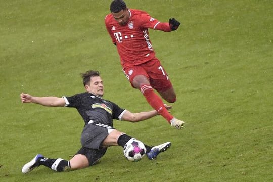Amir Abrashi (l) wechselt von Freiburg nach Basel.
