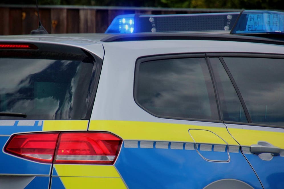Ein Streifenwagen im Einsatz (Symbolbild): Ein Mann konnte nach versuchter Vergewaltigung einer Kölnerin festgenommen werden.