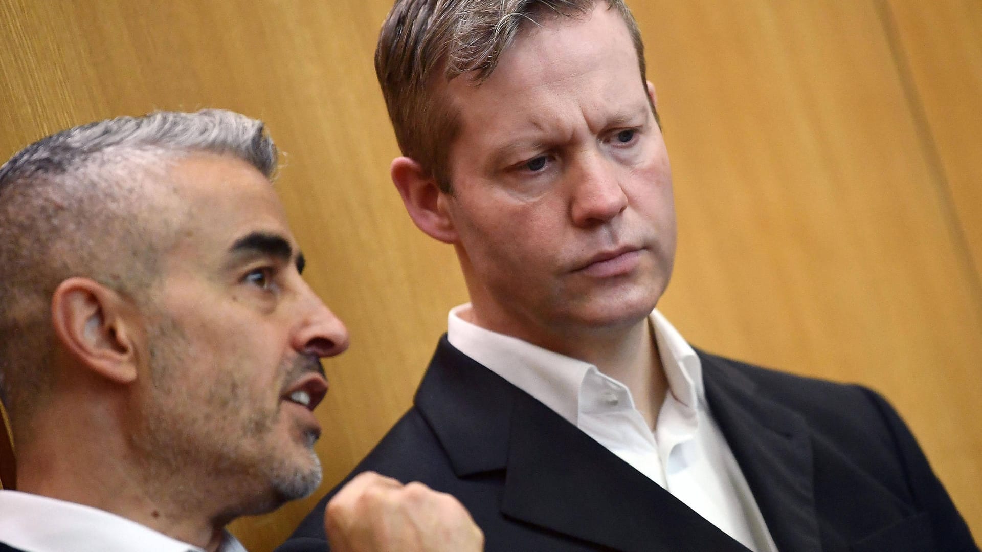 Stephan Ernst (rechts) und sein Verteidiger Mustafa Kaplan: Vor allem zwischen Sagebiel und Kaplan gab es im Laufe des Prozesses immer wieder Auseinandersetzungen (Archivbild).