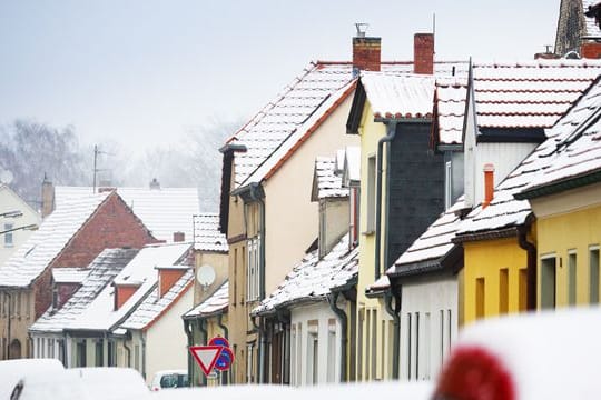 Wer die Kellertür im Winter geschlossen hält, spart Energie und hat es trotzdem wärmer im Haus.