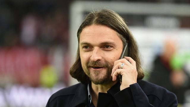West Ham United soll Interesse an Manager Lutz Pfannenstiel haben. West Ham United soll Interesse an Manager Lutz Pfannenstiel haben.
