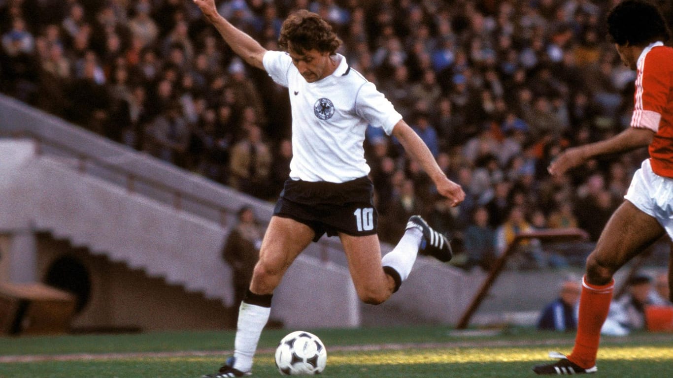 Fußball-WM 1978: Heinz Flohe zieht ab.