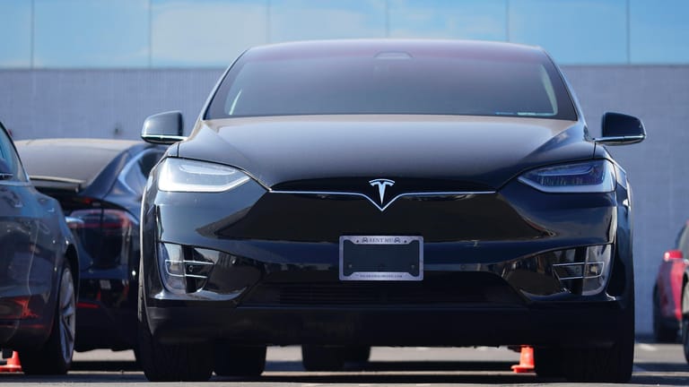 Ein Model X von Tesla (Symbolbild): Der E-Autobauer hat seine Jahreszahlen vorgelegt.