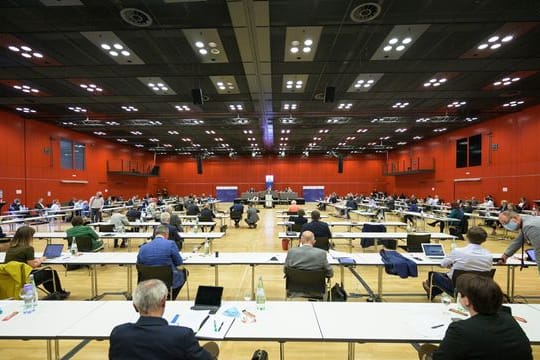 Landtagssitzung in der Rheingoldhalle