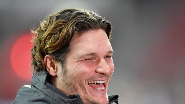 Dortmunds Trainer Edin Terzic geht gelassen mit den Gerüchten um seine Person um. Dortmunds Trainer Edin Terzic geht gelassen mit den Gerüchten um seine Person um.