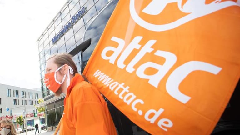 Attac-Demonstranten im Juli 2020 in Stuttgart.