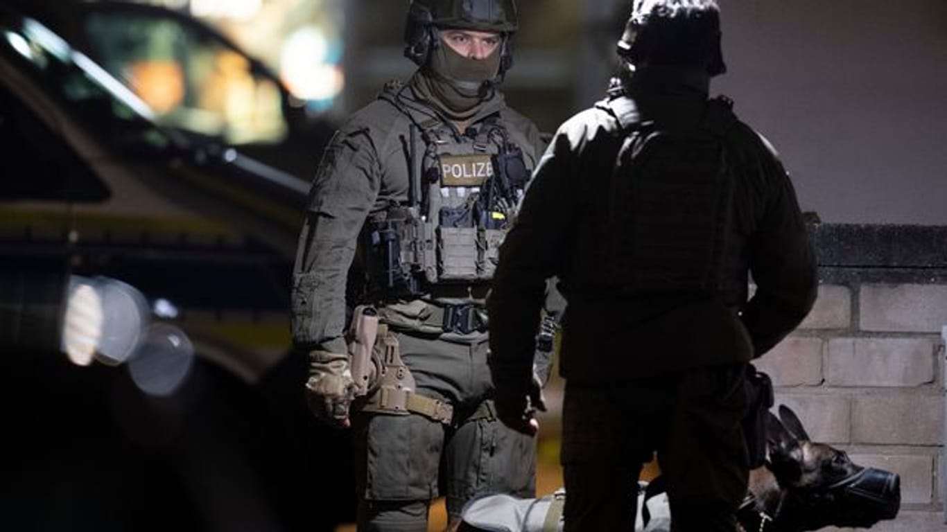 Spezialkräfte der Polizei am Abend des Anschlags in Hanau am 20.