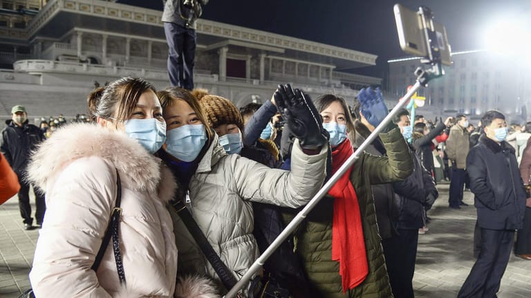 Frauen bei den Silvester-Feierlichkeiten in Pjöngjang: Nordkorea hat offiziell keinen einzigen Corona-Fall gemeldet – ob es wirklich keine gibt, ist jedoch fraglich.