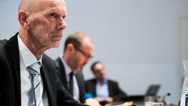 Daniel Koch soll die UEFA und die zwölf EM-Gastgeberstädte unterstützen. Daniel Koch soll die UEFA und die zwölf EM-Gastgeberstädte unterstützen.