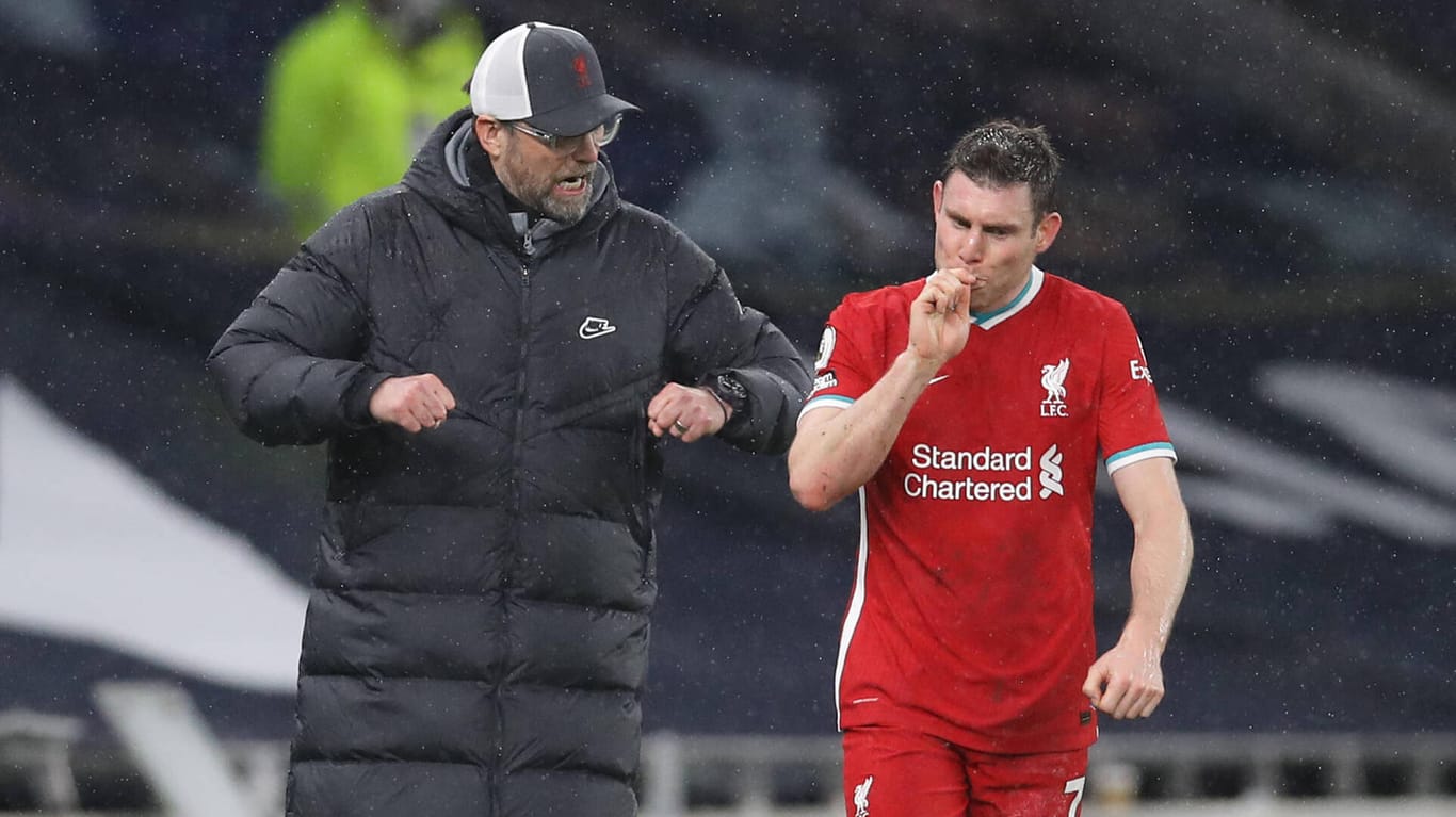 Endlich wieder gewonnen: Liverpool-Trainer Jürgen Klopp (l.) mit Mittelfeldmann James Milner beim Sieg bei Tottenham.