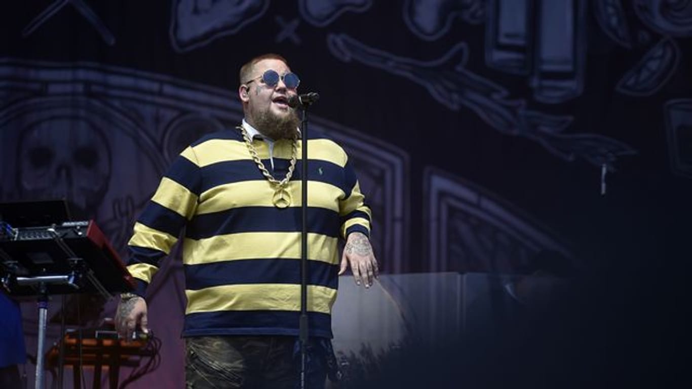 Rag'n'Bone Man hat sich Soul und Funk auf seine Fingerknöchel tätowieren lassen.