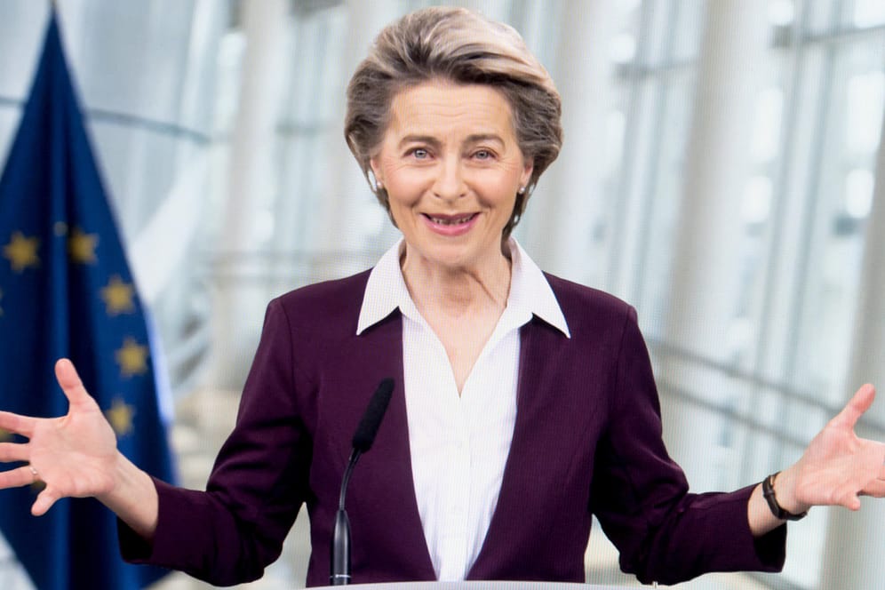 Ursula von der Leyen (CDU) bei einer Videokonferenz beim Weltwirtschaftsforum in Davos: Die EU-Kommissionschefin nimmt die Impfhersteller in die Pflicht, zugesagte Liefermengen einzuhalten.