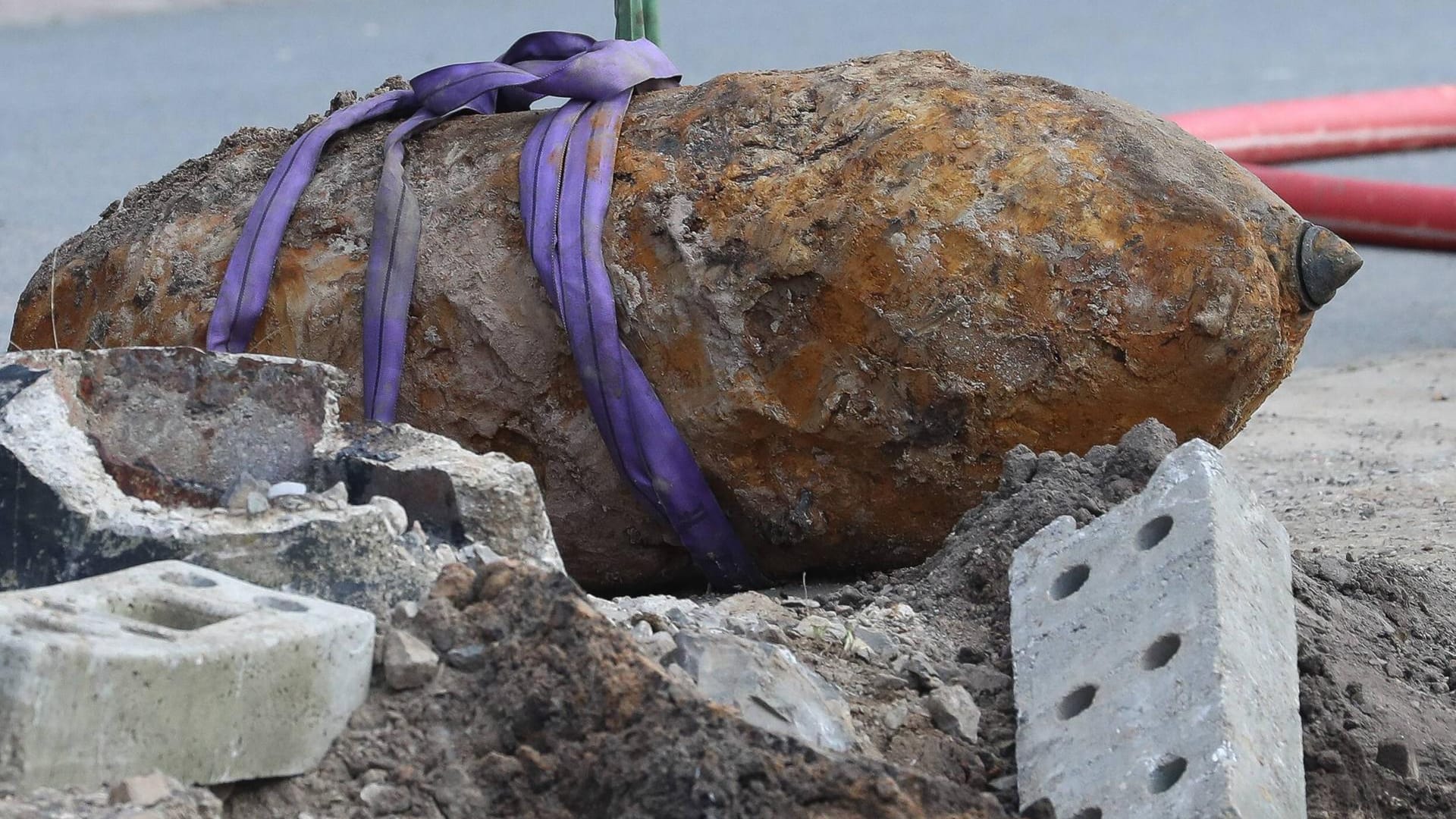 Eine Weltkriegsbombe (Symbolbild): Eine ähnliche Bombe muss in Berlin-Lübars geräumt werden. Eine Weltkriegsbombe (Symbolbild): Eine ähnliche Bombe muss in Berlin-Lübars geräumt werden.