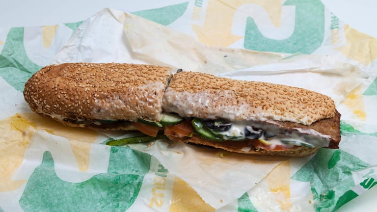 Subway-Sandwich (Symbolbild): Was steckt drin? Eine Klage gegen Subway lässt Zweifel an der Deklarierung ihrer Sandwichs aufkommen.