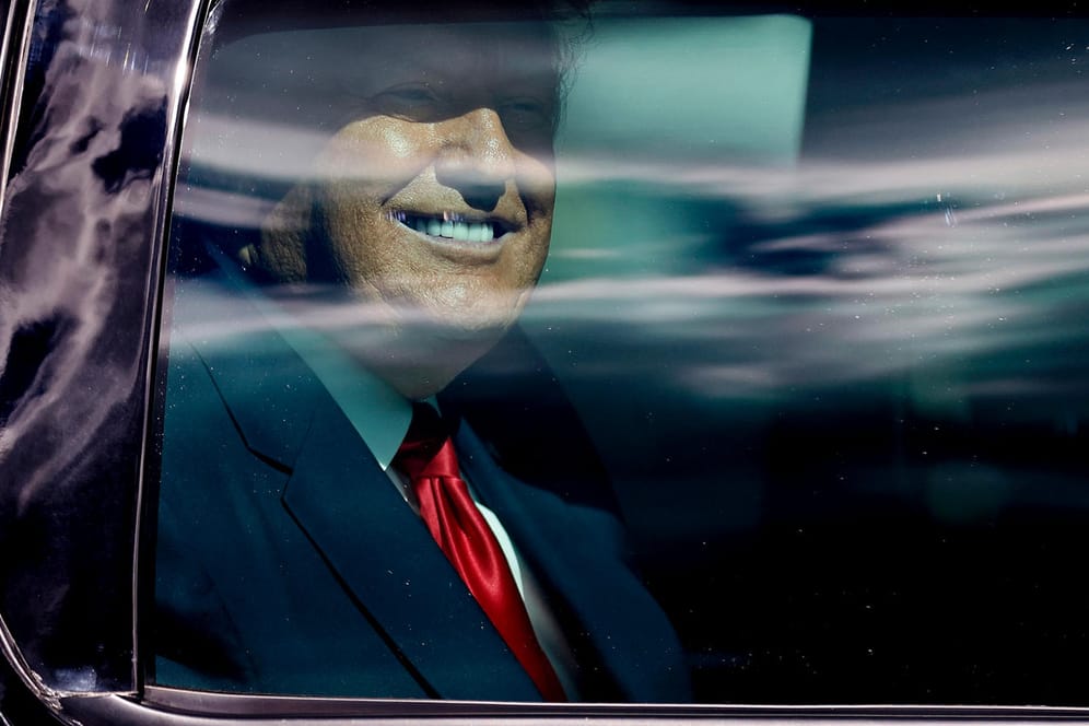 Donald Trump (bei der letzten Fahrt als Präsident): Politisches Lebenszeichen aus Florida.