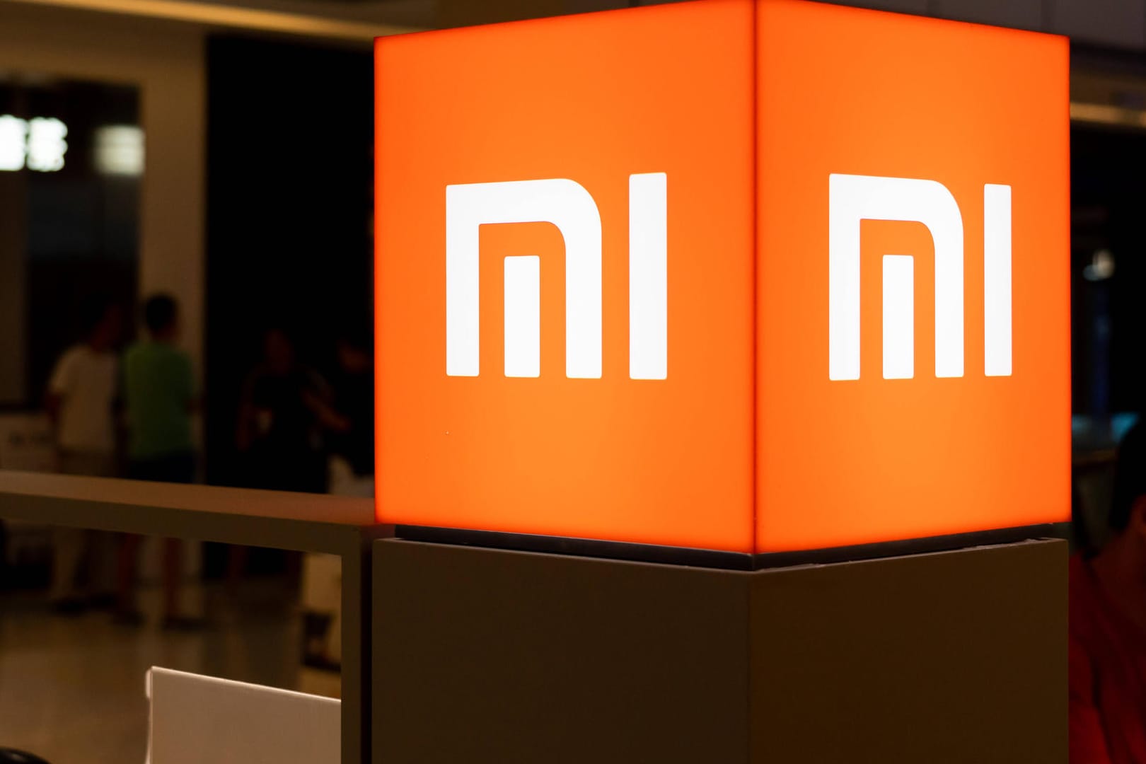 Der Smartphone-Hersteller Xiaomi: Mit einer neuen Technologie sollen Smartphones bald aus mehreren Metern Entfernung aufladen können.