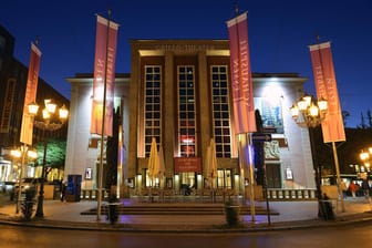 Das Grillo-Theater in Essen (Archivbild): Schauspieler des Ensembles lesen Kindern im Lockdown am Telefon vor.