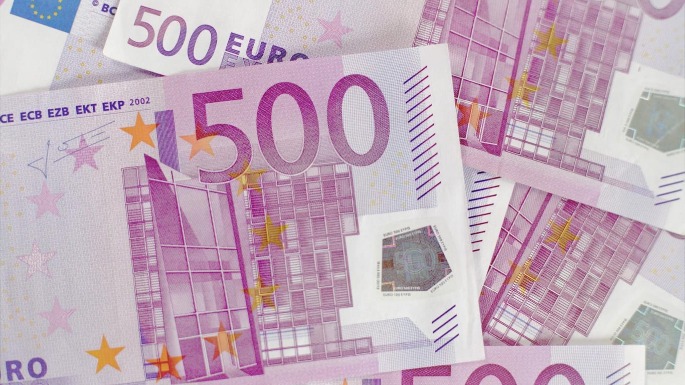 500-Euro-Scheine: Aus dem Rathaus sind von zwei Millionen Euro die Rede (Symbolbild).