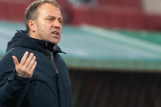Bayern-Trainer Hansi Flick muss auch auf Leon Goretzka und Javi Martínez verzichten.