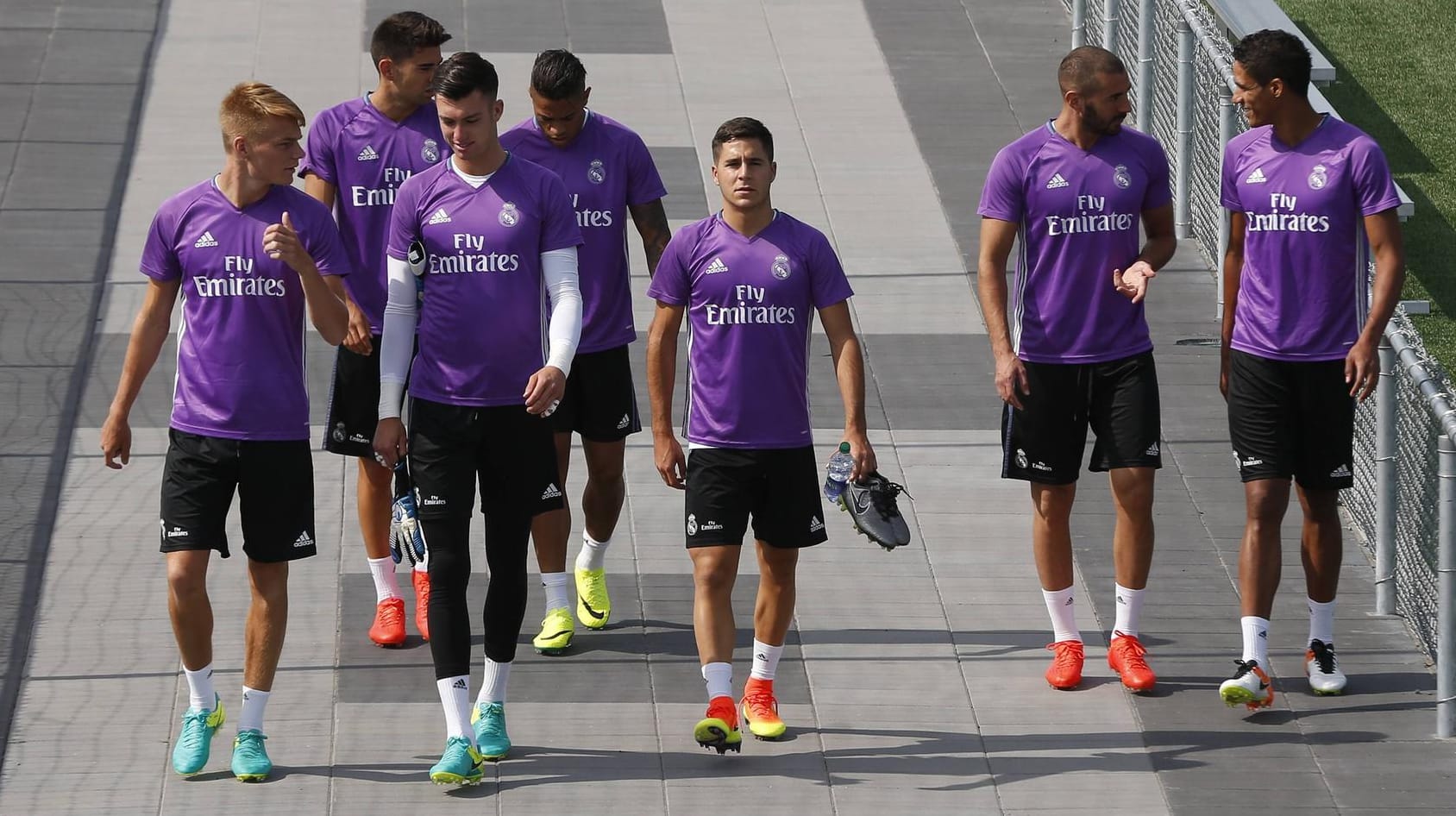 Trainingslager in Montreal: Philipp Lienhart (li.) spielte gemeinsam mit Luca Zidane, Craninx, Mariano, Álvaro Tejero sowie Karim Benzema und Raphael Varane für Real Madrid.