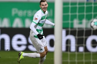 Der Fürther Branimir Hrgota bejubelt seinen Treffer zum 2:0.