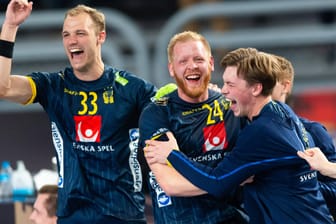Ausgelassener Jubel: Albin Lagergren, Jim Gottfridsson und Valter Chrinz feiern den ersten schwedischen WM-Finaleinzug nach 20 Jahren.