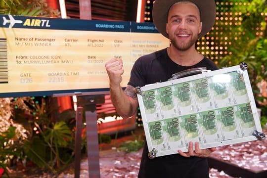 Filip Pavlovic jubelt über seinen Sieg bei der RTL-"Dschungelshow".