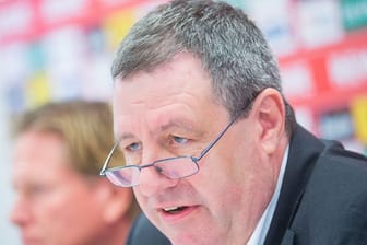 Hält weitere Spieler-Verpflichtungen für unwahrscheinlich: Werner Wolf (r), Präsident des 1.