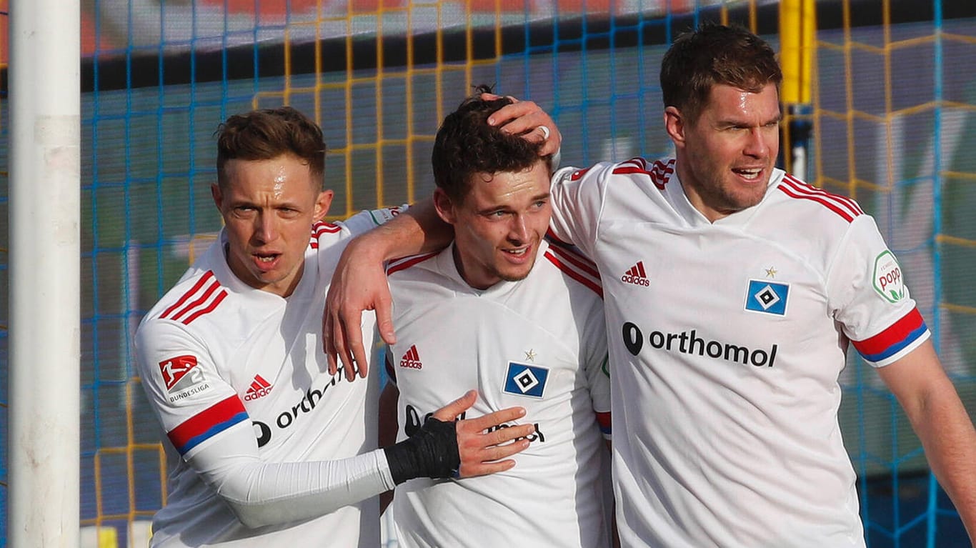 Sonny Kittel, Moritz Heyer und Simon Terodde (v.l.): Auch gegen den SC Paderborn durften die Hamburger jubeln.