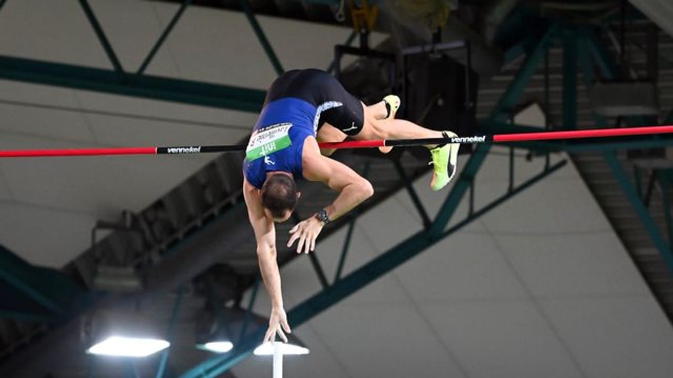 Für den Höhepunkt in Karlsruhe sorgte der französische Olympiasieger Renaud Lavillenie mit 5,95 Metern im Stabhochsprung.