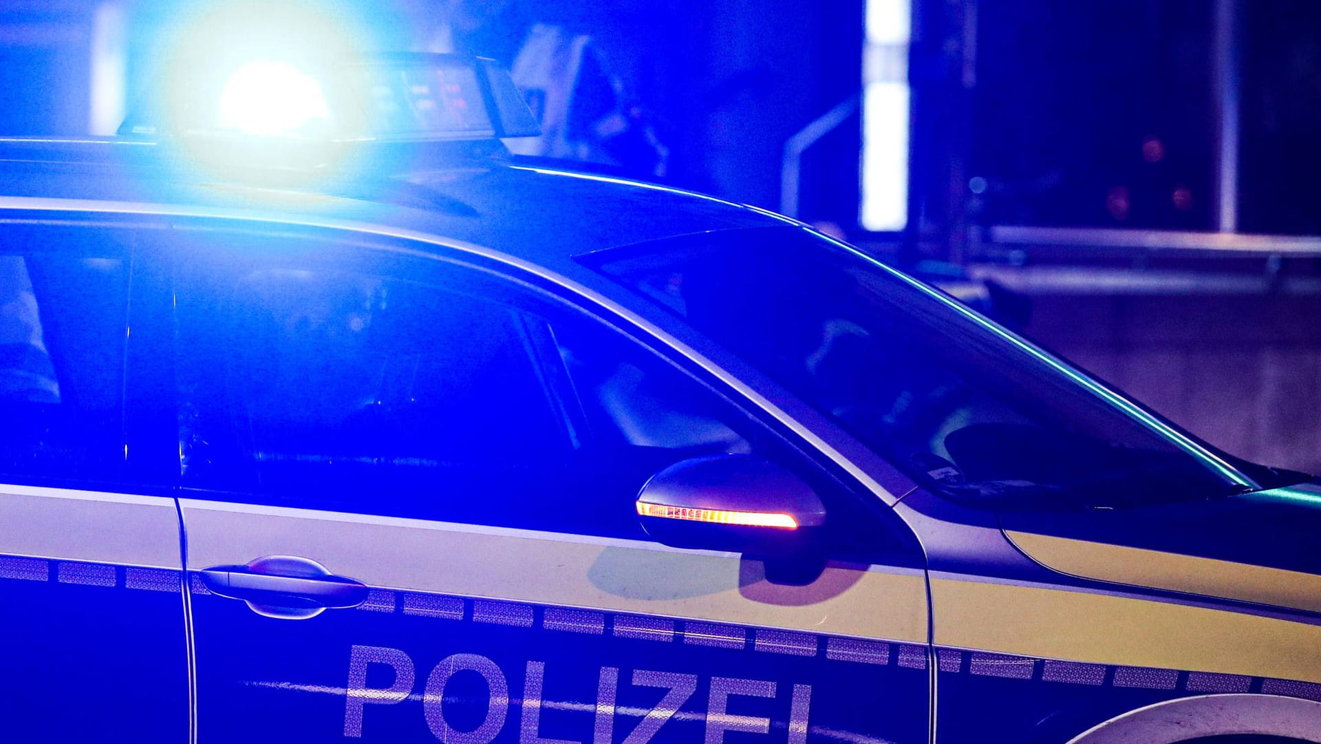 Polizei im Einsatz (Symbolfoto): Ein leerer Tank hat einen LKW-Fahrer ins Gefängnis gebracht. Polizei im Einsatz (Symbolfoto): Ein leerer Tank hat einen LKW-Fahrer ins Gefängnis gebracht.