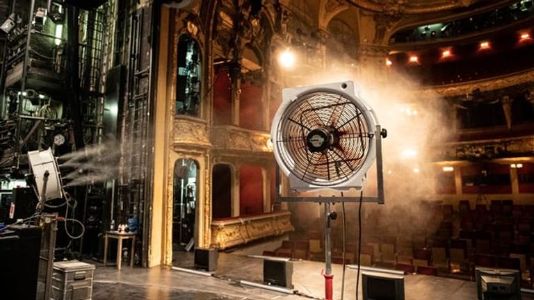 Theater Berliner Ensemble stellt Probenbetrieb ein