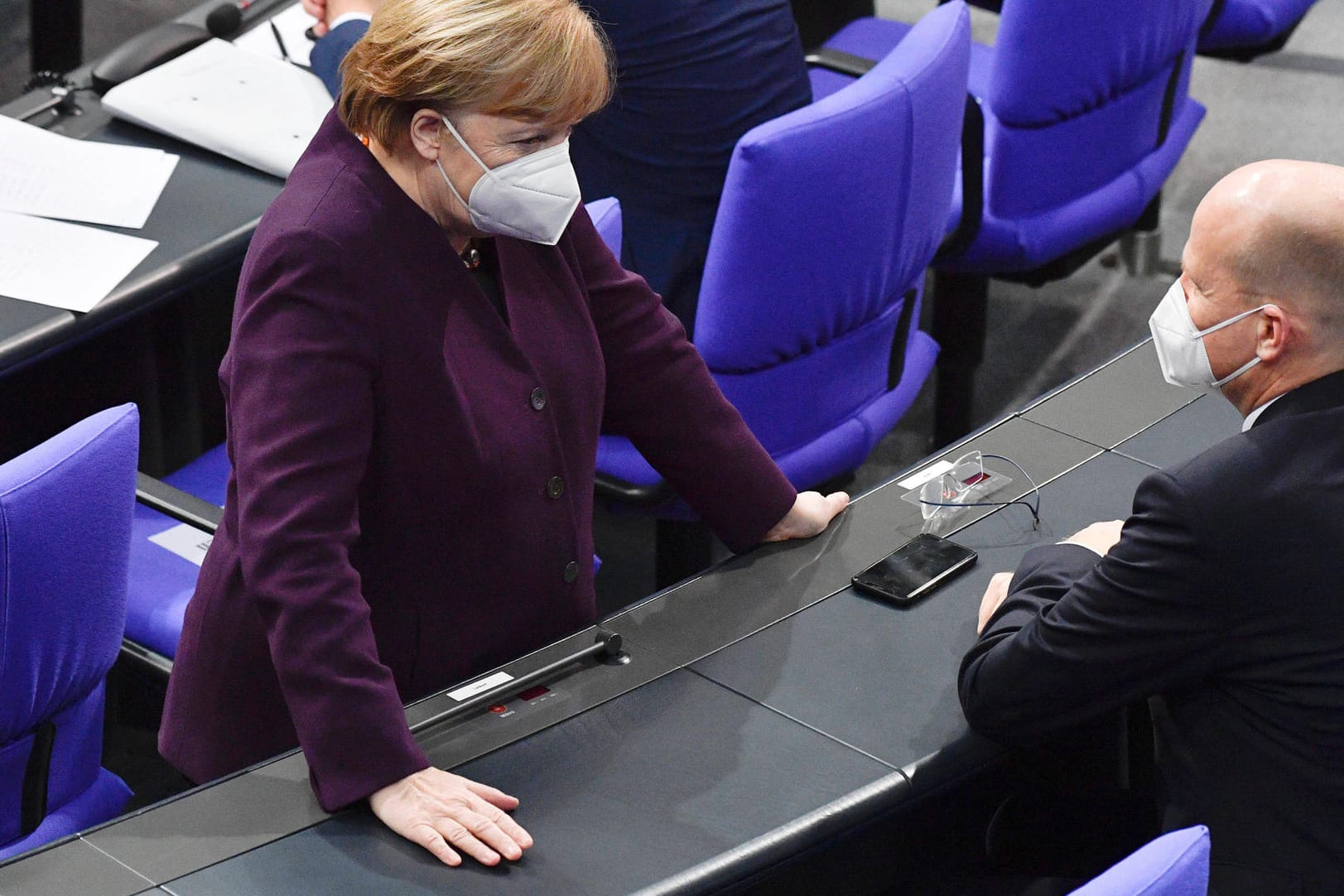 Angela Merkel und Ralph Brinkhaus: Es wird wohl keine baldigen Lockerungen geben.